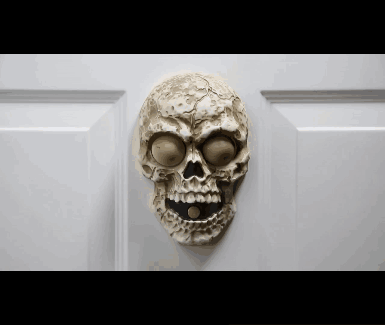 Talking Light-Up Skull Doorbell Halloween Decoration
